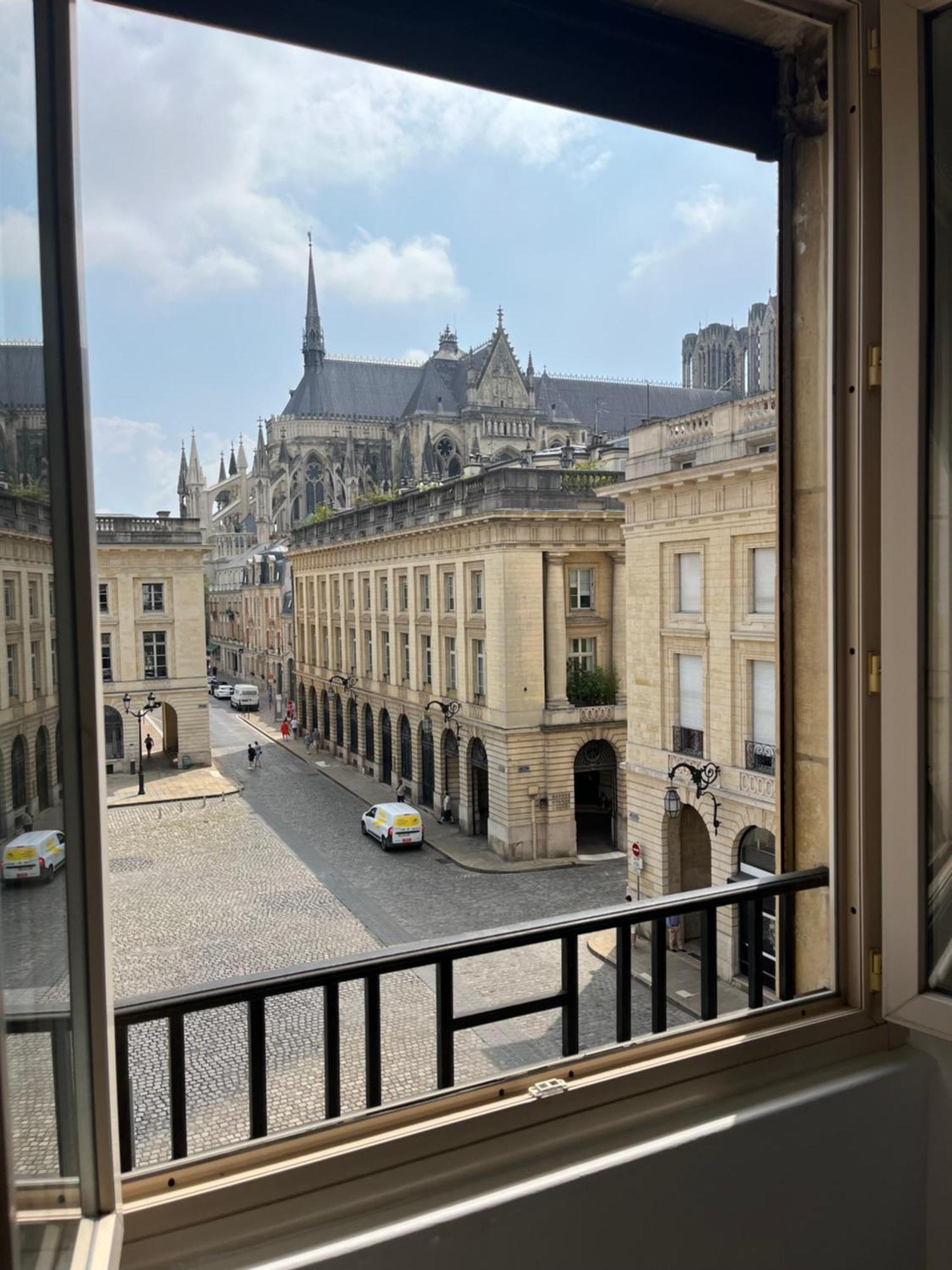 Royal Home, Hypercentre Reims Avec Vue Cathedrale Luaran gambar