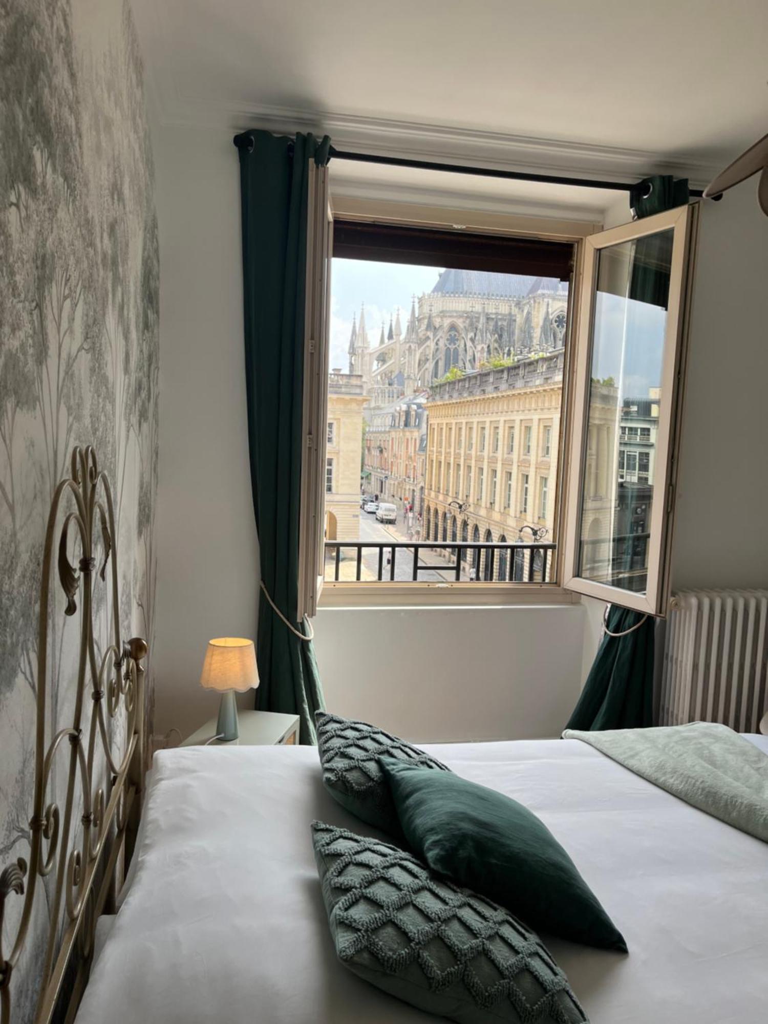 Royal Home, Hypercentre Reims Avec Vue Cathedrale Luaran gambar