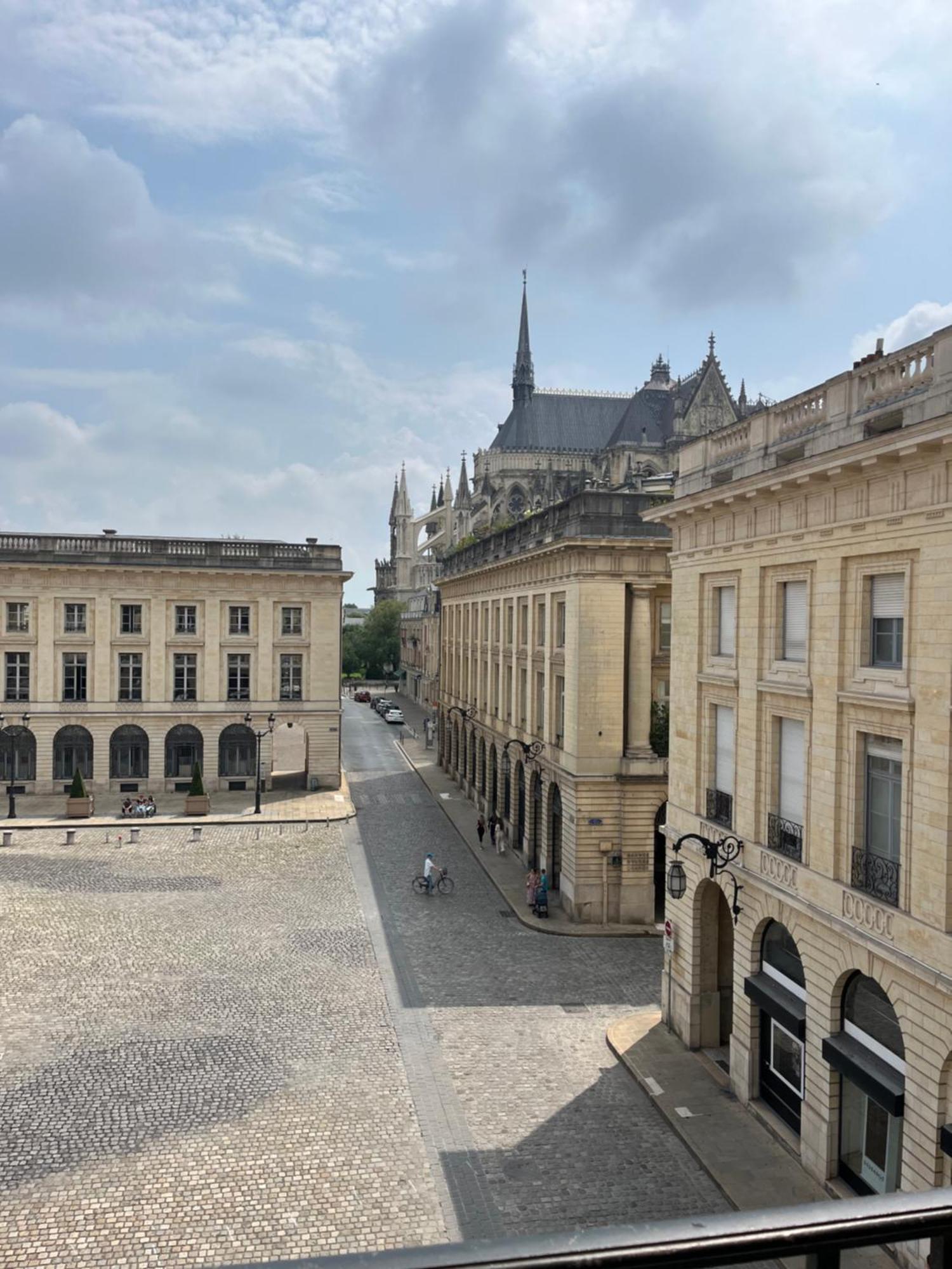 Royal Home, Hypercentre Reims Avec Vue Cathedrale Luaran gambar